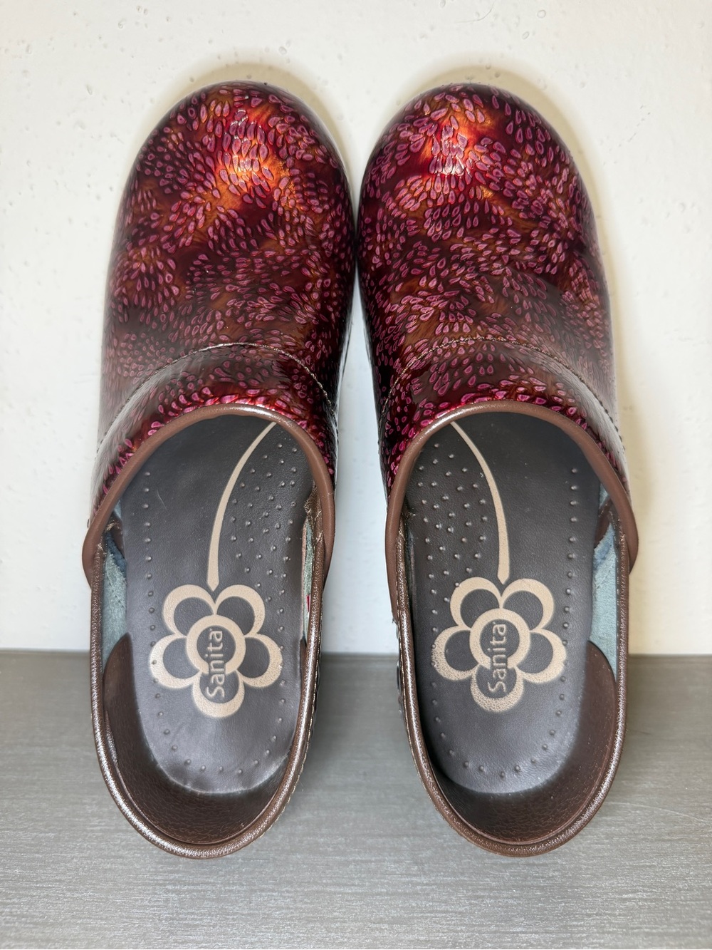 Sanita Women’s Professional Nursing Clogs, Burgundy Petals Leather EU 37 US 6 - Picture 4 of 8